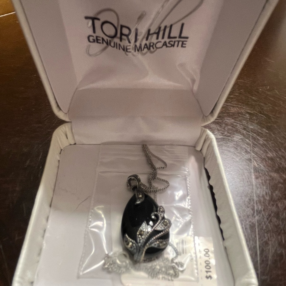 NWT- BEAUTIFUL Black onyx teardrop necklace